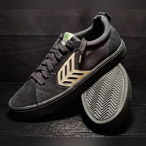 Cariuma Catiba Pro Black w/ White Logo Men's 8.5 or Women's Size 10